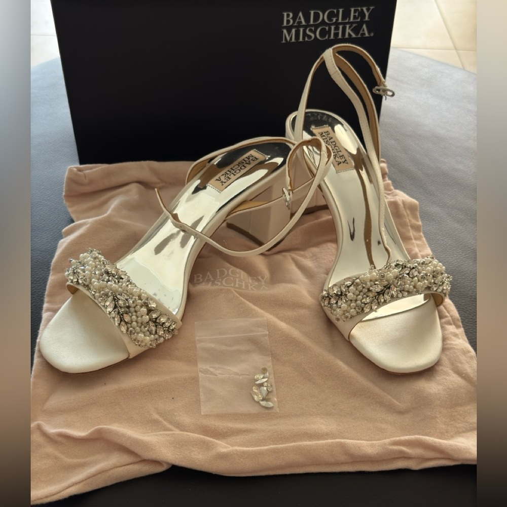 BADGLEY MISCHKA Clara sayin white heels